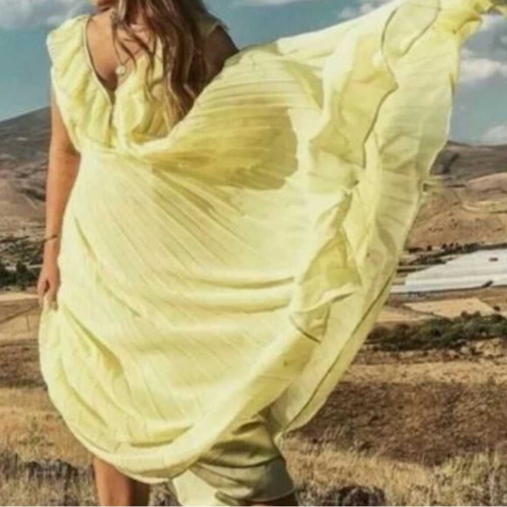 Zara Pleated Yellow Dress S